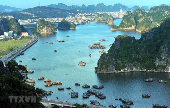 Quang Ninh: La baie de Ha Long continue de dire non aux déchets plastiques ảnh 1 Quang Ninh: La baie de Ha Long continue de dire non aux déchets plastiques ảnh 1
