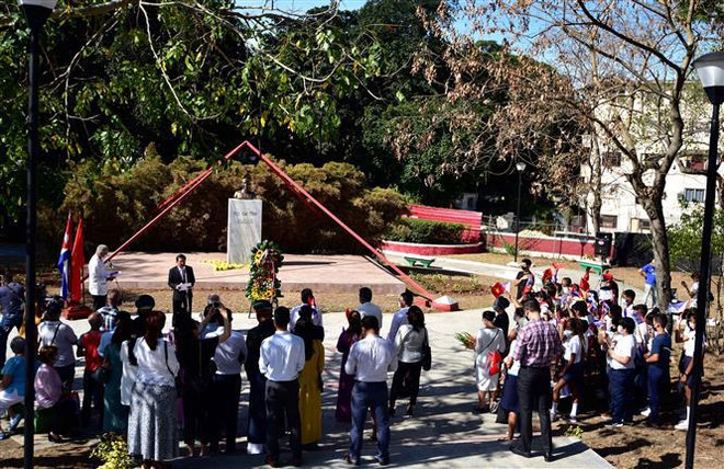 Diverses activités en l’honneur du 132e anniversaire du Président Ho Chi Minh à l’étranger ảnh 2