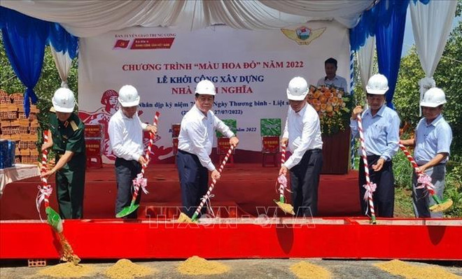 Activités à la mémoire des héros morts pour la Patrie à Binh Phuoc et Da Nang ảnh 1 Activités à la mémoire des héros morts pour la Patrie à Binh Phuoc et Da Nang ảnh 1