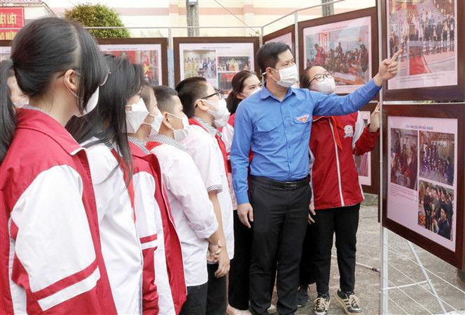 Exposition sur les archipels de Hoang Sa et Truong Sa à Bac Giang ảnh 1 Exposition sur les archipels de Hoang Sa et Truong Sa à Bac Giang ảnh 1