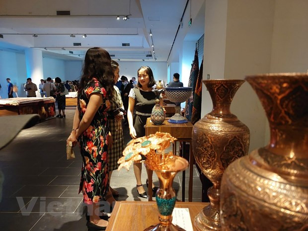L’art millénaire de l'Iran s'expose au Musée d’ethnologie de Hanoi ảnh 2 L’art millénaire de l'Iran s'expose au Musée d’ethnologie de Hanoi ảnh 2