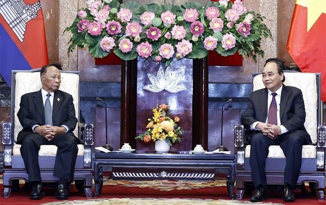 Le président Nguyen Xuan Phuc reçoit le président de l'AN cambodgienne ảnh 1 Le président Nguyen Xuan Phuc reçoit le président de l'AN cambodgienne ảnh 1