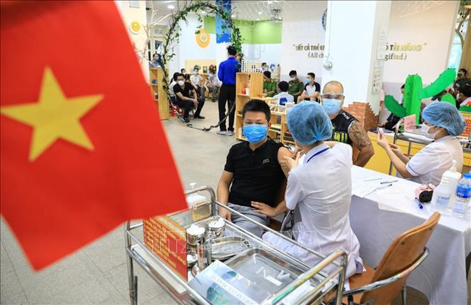 Le gouvernement vietnamien obtient un grand succès dans ses efforts de lutte contre le COVID-19 ảnh 1