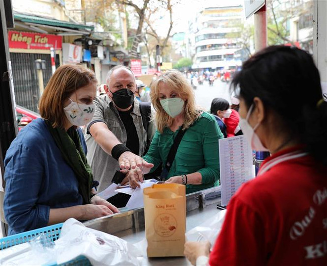 Le nombre d’arrivées internationales au Vietnam en mars a doublé en un an ảnh 2