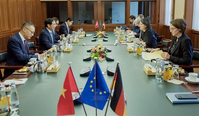 Le ministre des Affaires étrangères en visite officielle en Allemagne ảnh 3 Le ministre des Affaires étrangères en visite officielle en Allemagne ảnh 3