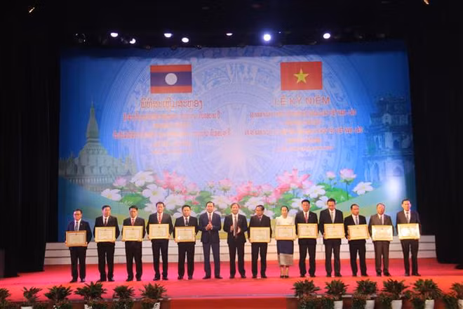 Promotion de la coopération entre Ha Tinh et des provinces lao ảnh 2 Promotion de la coopération entre Ha Tinh et des provinces lao ảnh 2