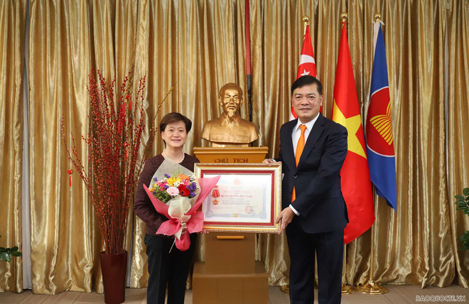 L'ancienne ambassadrice de Singapour au Vietnam à l'honneur ảnh 1 L'ancienne ambassadrice de Singapour au Vietnam à l'honneur ảnh 1