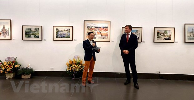 Des paysages et la population hongrois sous les yeux d'un peintre d'origine vietnamienne ảnh 1 Des paysages et la population hongrois sous les yeux d'un peintre d'origine vietnamienne ảnh 1