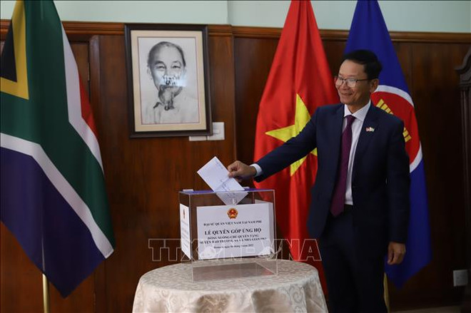 Des Vietnamiens en Afrique du Sud collectent des fonds pour Truong Sa ảnh 2 Des Vietnamiens en Afrique du Sud collectent des fonds pour Truong Sa ảnh 2