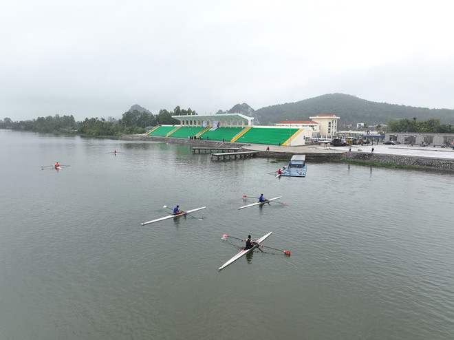 Les sportifs vietnamiens d’aviron et de canoëing se préparent aux SEA Games 31 ảnh 1 Les sportifs vietnamiens d’aviron et de canoëing se préparent aux SEA Games 31 ảnh 1