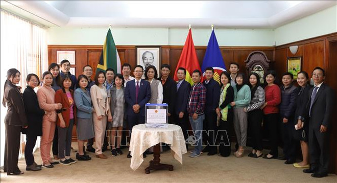 Des Vietnamiens en Afrique du Sud collectent des fonds pour Truong Sa ảnh 1 Des Vietnamiens en Afrique du Sud collectent des fonds pour Truong Sa ảnh 1