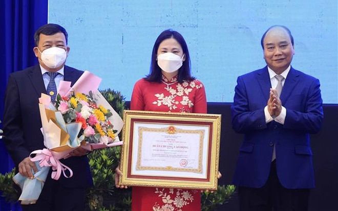 Le président remet l’Ordre du travail au district de Cu Chi à Ho Chi Minh-Ville ảnh 2 Le président remet l’Ordre du travail au district de Cu Chi à Ho Chi Minh-Ville ảnh 2