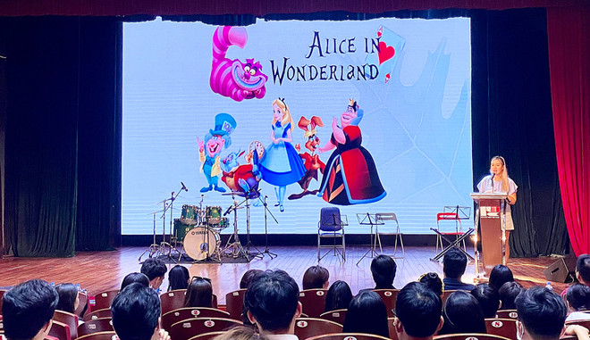 La comédie musicale "Alice au pays des merveilles" lancée pour les jeunes ảnh 1 La comédie musicale "Alice au pays des merveilles" lancée pour les jeunes ảnh 1