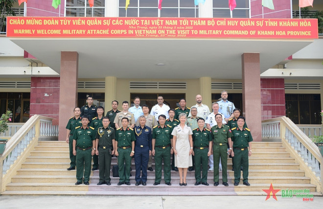 Khanh Hoa accueille une délégation d'attachés militaires des pays au Vietnam ảnh 1 Khanh Hoa accueille une délégation d'attachés militaires des pays au Vietnam ảnh 1