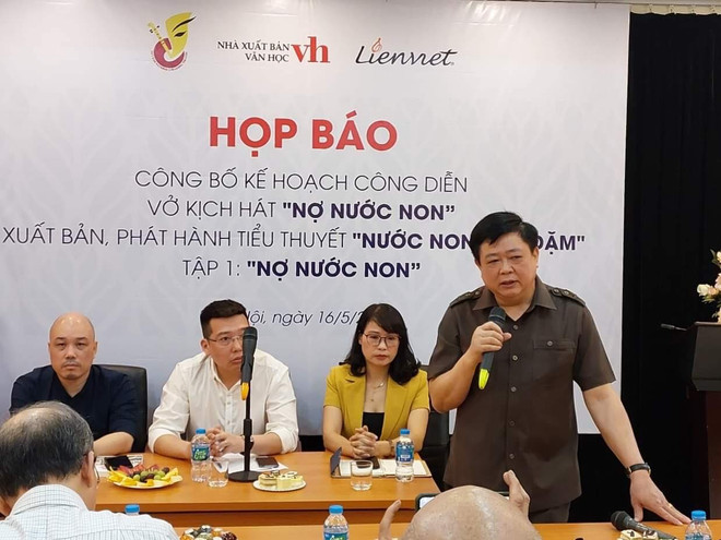 Une pièce de théâtre et un roman sur le Président Hô Chi Minh présentés au public ảnh 1 Une pièce de théâtre et un roman sur le Président Hô Chi Minh présentés au public ảnh 1
