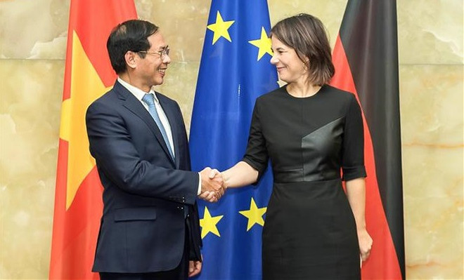 Le ministre des Affaires étrangères en visite officielle en Allemagne ảnh 1 Le ministre des Affaires étrangères en visite officielle en Allemagne ảnh 1