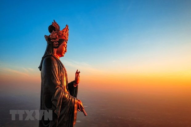 La plus haute statue en bronze de Bouddha d'Asie trône sur la montagne Ba Den ảnh 2 La plus haute statue en bronze de Bouddha d'Asie trône sur la montagne Ba Den ảnh 2