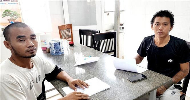 Sauvetage de deux pêcheurs vietnamiens en détresse au large de Vung Tau ảnh 1 Sauvetage de deux pêcheurs vietnamiens en détresse au large de Vung Tau ảnh 1