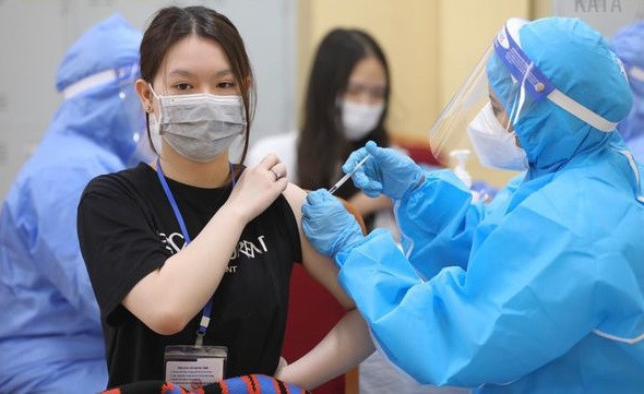 Le Premier ministre demande d’accélérer la vaccination contre le COVID-19 ảnh 1 Le Premier ministre demande d’accélérer la vaccination contre le COVID-19 ảnh 1