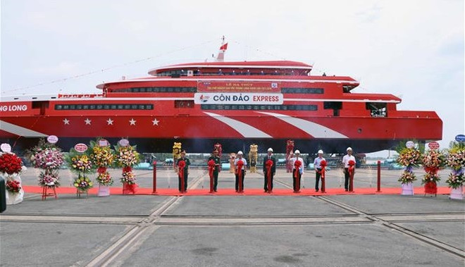Mise à flot du navire à grande vitesse à simple coque le plus grand du Vietnam ảnh 1 Mise à flot du navire à grande vitesse à simple coque le plus grand du Vietnam ảnh 1