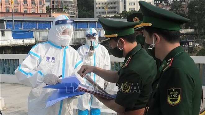 Lao Cai reçoit 110 citoyens vietnamiens renvoyés par la Chine ảnh 1 Lao Cai reçoit 110 citoyens vietnamiens renvoyés par la Chine ảnh 1