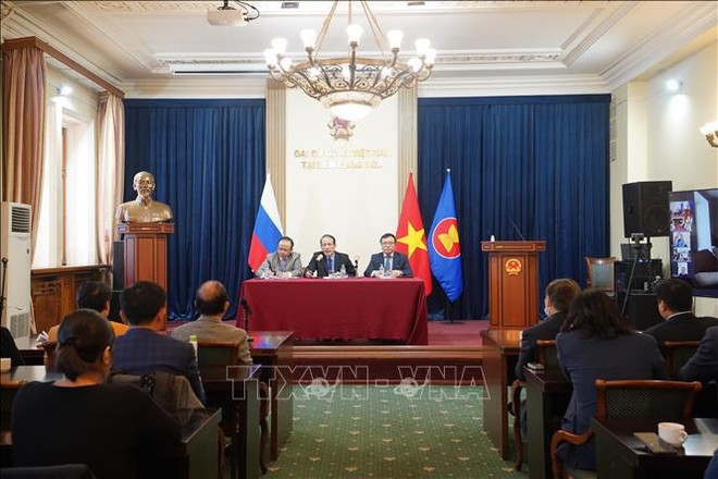 Séminaire sur la résolution des difficultés de la communauté vietnamienne en Russie ảnh 1 Séminaire sur la résolution des difficultés de la communauté vietnamienne en Russie ảnh 1