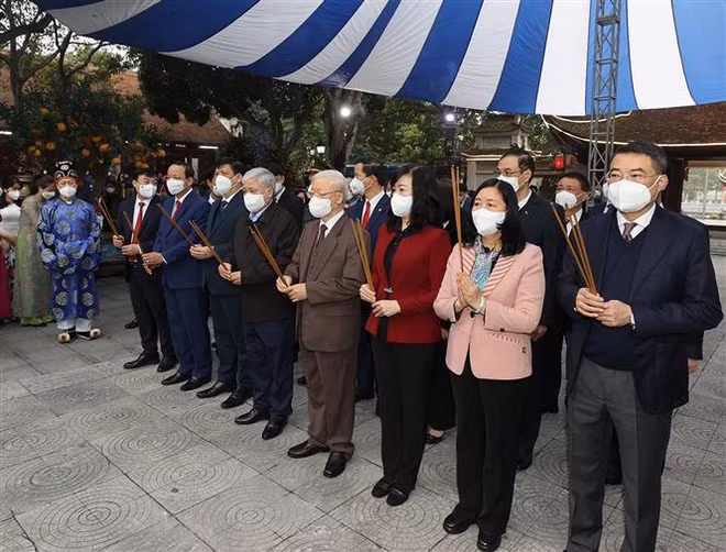 Le secrétaire général du Parti formule ses vœux du Têt à Bac Ninh ảnh 2