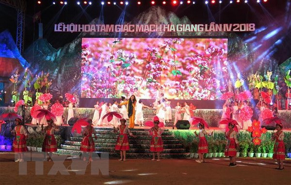 Ouverture de la fête des fleurs de sarrasin sur le plateau rocheux de Dông Van ảnh 1 Ouverture de la fête des fleurs de sarrasin sur le plateau rocheux de Dông Van ảnh 1