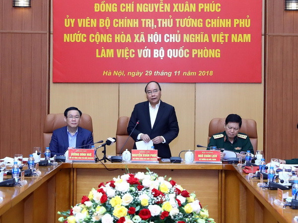  Le PM Nguyen Xuan Phuc travaille avec les dirigeants du ministère de la Défense ảnh 1 Le PM Nguyen Xuan Phuc travaille avec les dirigeants du ministère de la Défense ảnh 1