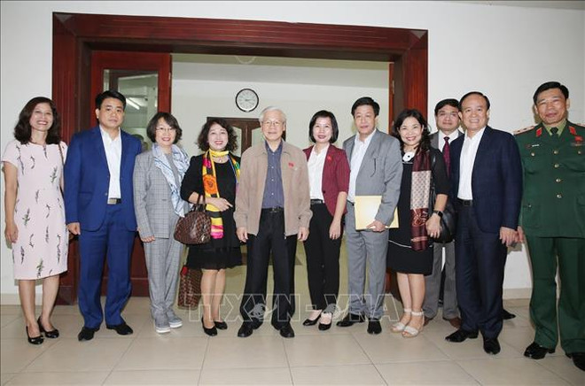 Le SG du Parti et président Nguyen Phu Trong rencontre des électeurs de Hanoï ảnh 1