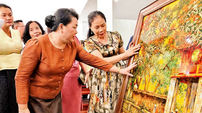 Hanoï et Vientiane renforcent leurs échanges commerciaux ảnh 1 Hanoï et Vientiane renforcent leurs échanges commerciaux ảnh 1