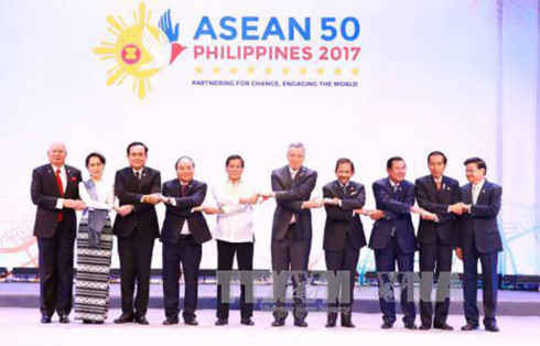 Le PM Nguyen Xuan Phuc participe au 30e Sommet de l'ASEAN aux Philippines ảnh 1 Le PM Nguyen Xuan Phuc participe au 30e Sommet de l'ASEAN aux Philippines ảnh 1