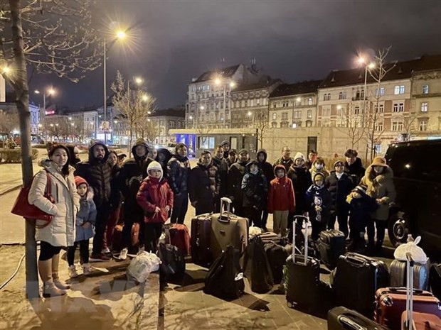 L’ambassade en Hongrie s’efforce d’aider les Vietnamiens évacués d’Ukraine ảnh 1 L’ambassade en Hongrie s’efforce d’aider les Vietnamiens évacués d’Ukraine ảnh 1