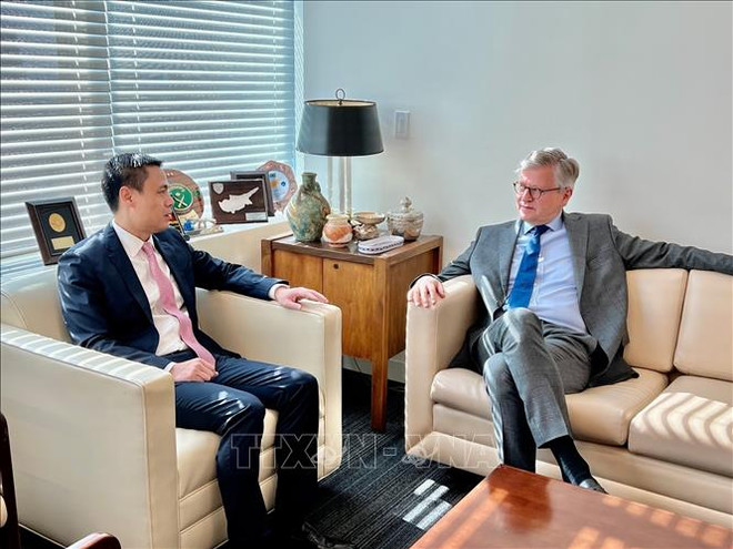 Le secrétaire général adjoint de l'ONU reçoit l'ambassadeur vietnamien Dang Hoàng Giang ảnh 1 Le secrétaire général adjoint de l'ONU reçoit l'ambassadeur vietnamien Dang Hoàng Giang ảnh 1