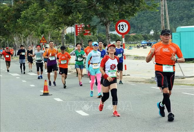 Plus de 5.000 personnes participent au Marathon international Da Nang 2022 ảnh 1