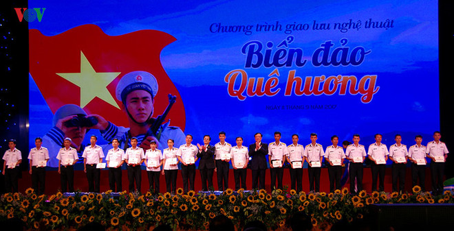 Programme d’échanges artistiques “La mer et les îles du pays” ảnh 2 Programme d’échanges artistiques “La mer et les îles du pays” ảnh 2