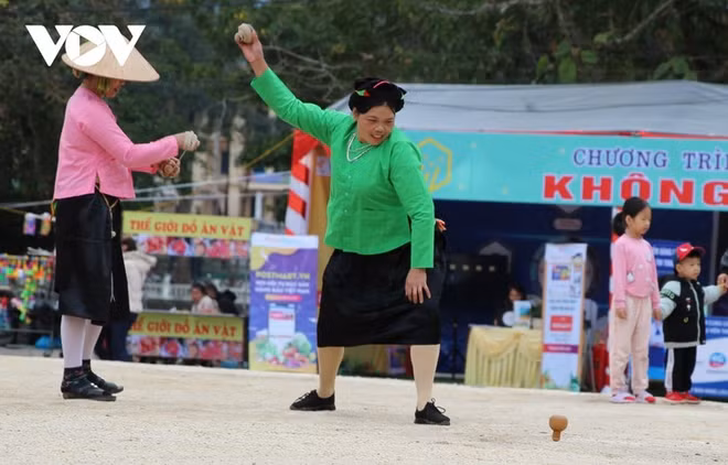 Tuc khang, la toupie des Tày ảnh 1