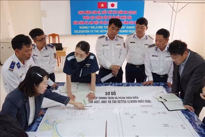 Visite de la force des garde-côtes japonais au Vietnam ảnh 1