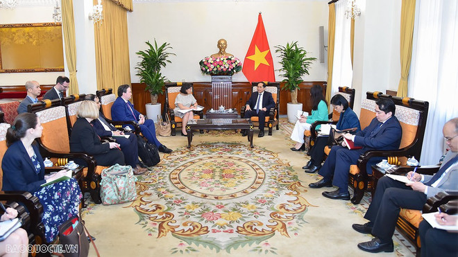 Le chef de la diplomatie vietnamienne reçoit la représentante américaine au commerce ảnh 1 Le chef de la diplomatie vietnamienne reçoit la représentante américaine au commerce ảnh 1