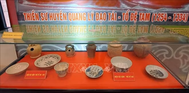 Bac Giang: exposition de près de 500 objets et images sur le Bouddhisme de Yên Tu Occidental ảnh 1