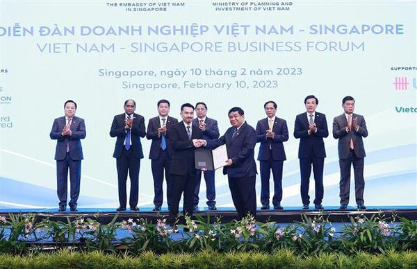 Le PM Pham Minh Chinh participe au Forum d'affaires Vietnam-Singapour ảnh 2 Le PM Pham Minh Chinh participe au Forum d'affaires Vietnam-Singapour ảnh 2