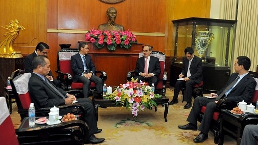 Le Président du FPV reçoit l’ambassadeur du Laos au Vietnam ảnh 2 Le Président du FPV reçoit l’ambassadeur du Laos au Vietnam ảnh 2