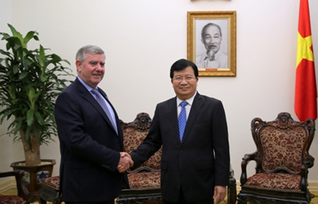 Le vice-PM Trinh Dinh Dung reçoit un dirigeant du groupe Coca Cola ảnh 1 Le vice-PM Trinh Dinh Dung reçoit un dirigeant du groupe Coca Cola ảnh 1