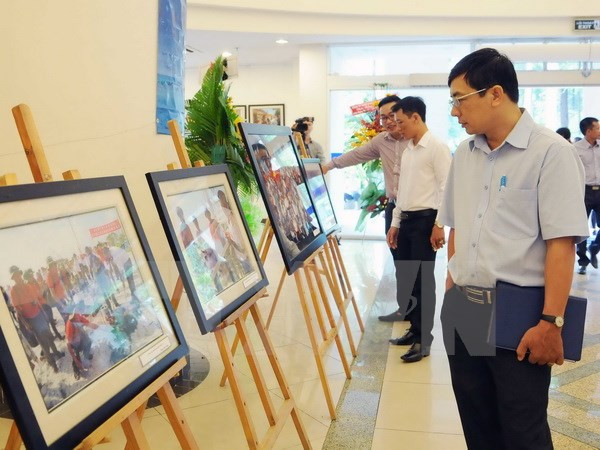 Exposition : Truong Sa vu par des reporters de la VNA ảnh 1 Exposition : Truong Sa vu par des reporters de la VNA ảnh 1