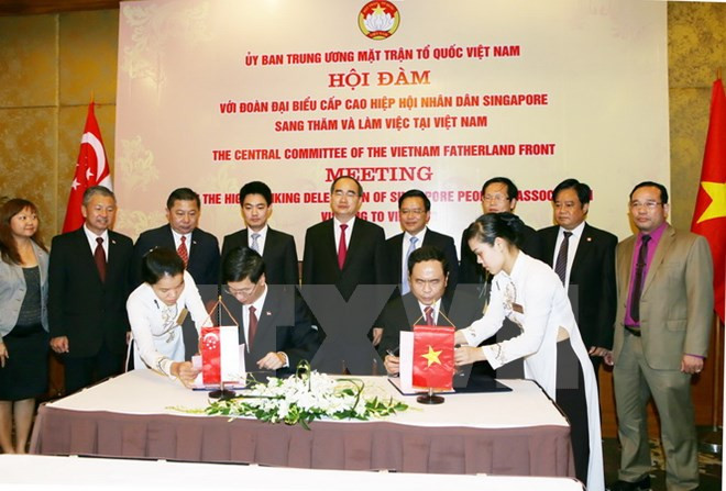 Renforcer les liens entre volontaires vietnamiens et singapouriens ảnh 1 Renforcer les liens entre volontaires vietnamiens et singapouriens ảnh 1