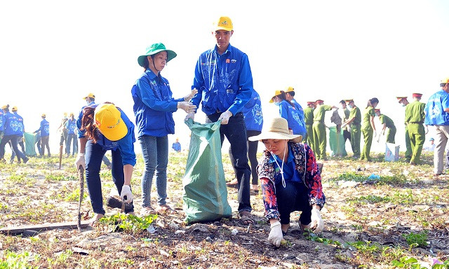 Coup d'envoi de la campagne de nettoyage des plages ảnh 2 Coup d'envoi de la campagne de nettoyage des plages ảnh 2