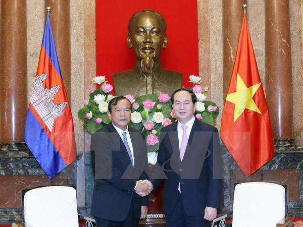 Des dirigeants vietnamiens reçoivent le ministre cambodgien des Affaires étrangères ảnh 1 Des dirigeants vietnamiens reçoivent le ministre cambodgien des Affaires étrangères ảnh 1