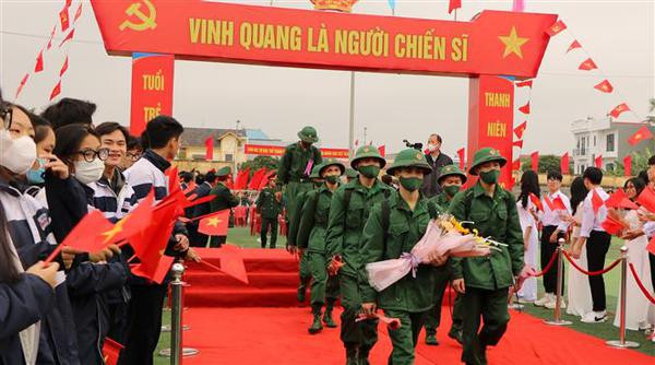Des jeunes de Hanoi et d'autres localités heureux de faire leur service militaire ảnh 2
