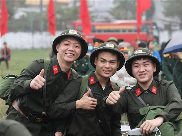 Des jeunes de Hanoi et d'autres localités heureux de faire leur service militaire ảnh 1