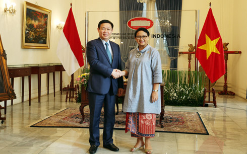 Le vice-PM Vuong Dinh Huê entame sa visite en Indonésie ảnh 1 Le vice-PM Vuong Dinh Huê entame sa visite en Indonésie ảnh 1